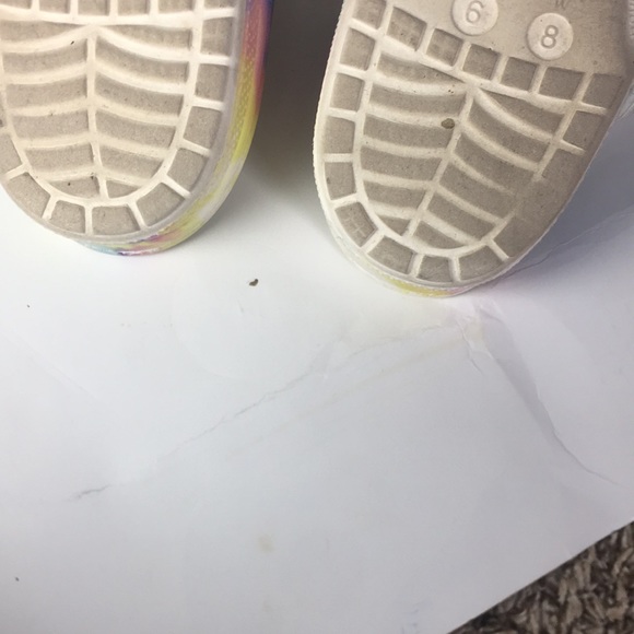 Tie-dye Crocs - Picture 8 of 9